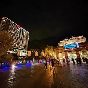 Cozy With 270 Degree Mountain And Theme Park Views Ipoh